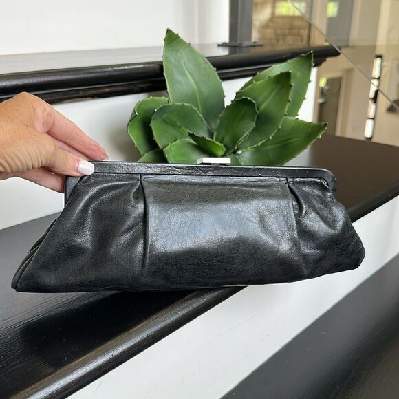 Hobo Genuine Leather Clutch Purse Soft Luxurious like new - Picture 2 of 8